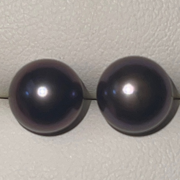 Iridescent rare black huge pearl earrings - Picture 1 of 2